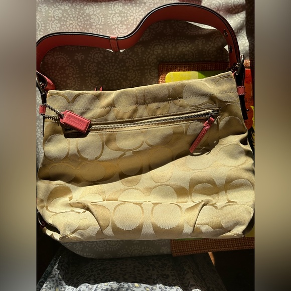 Price is firm- Coach C1060-F15067 - Picture 16 of 16